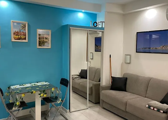 Studio rue piétonne proche plage